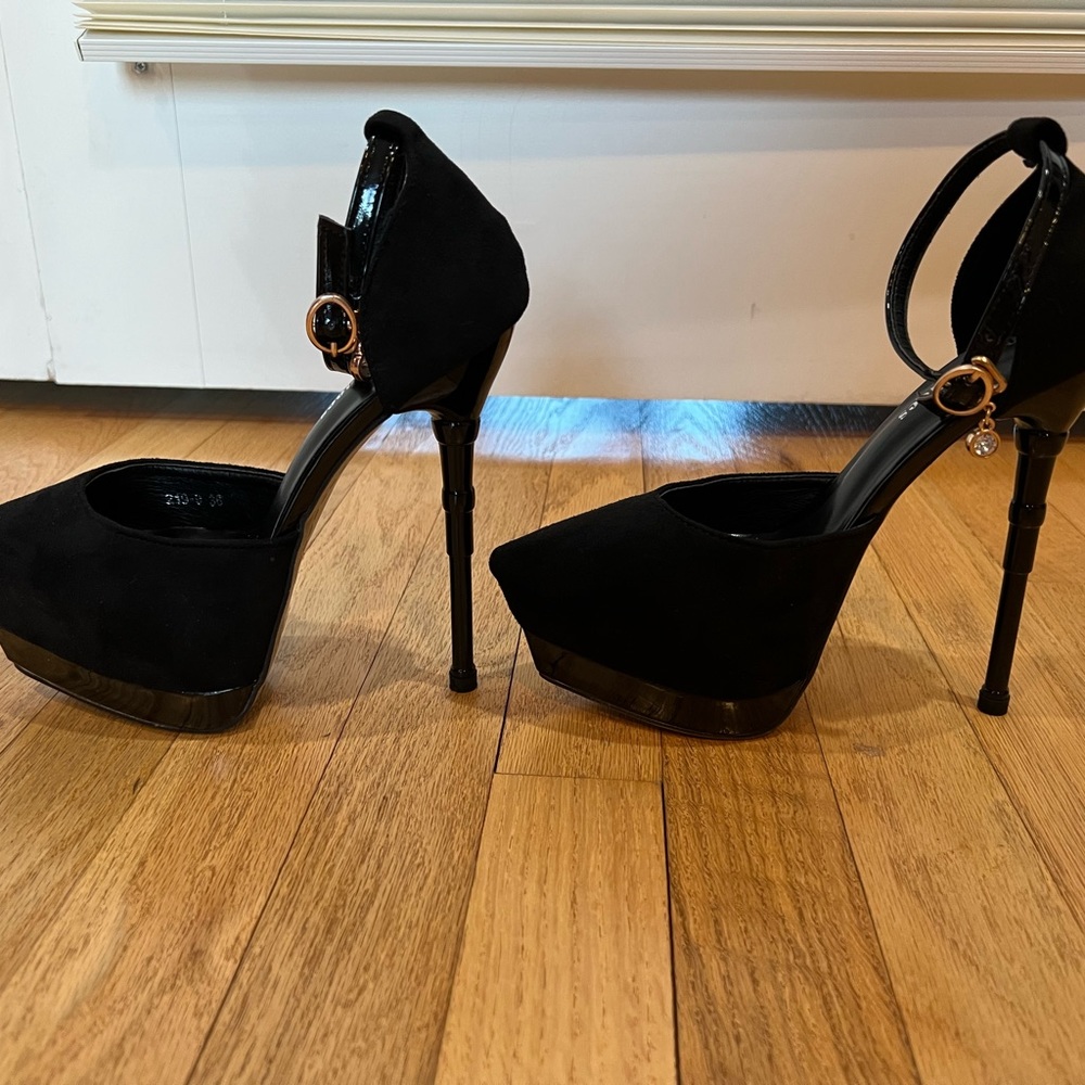 Ornate heel hidden platform ankle strap shoes size 6